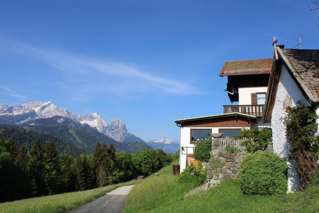 Pfeiffer Alm Am Sonnenhang Mit Blick Auf Die Zugspitze 가르미슈파르텐키르헨 외부 사진