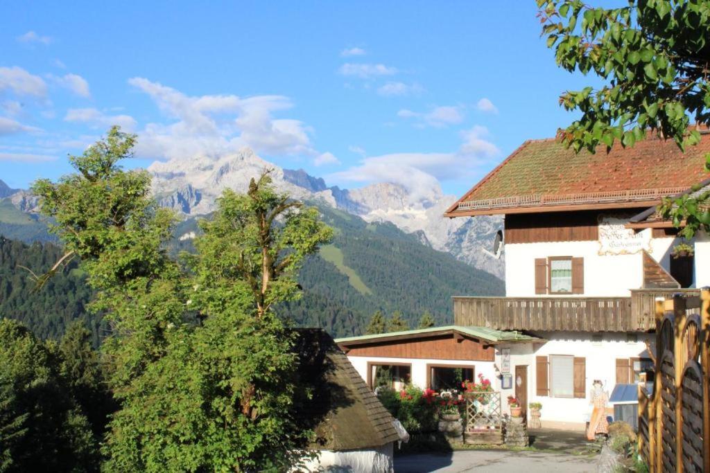 Pfeiffer Alm Am Sonnenhang Mit Blick Auf Die Zugspitze 가르미슈파르텐키르헨 외부 사진